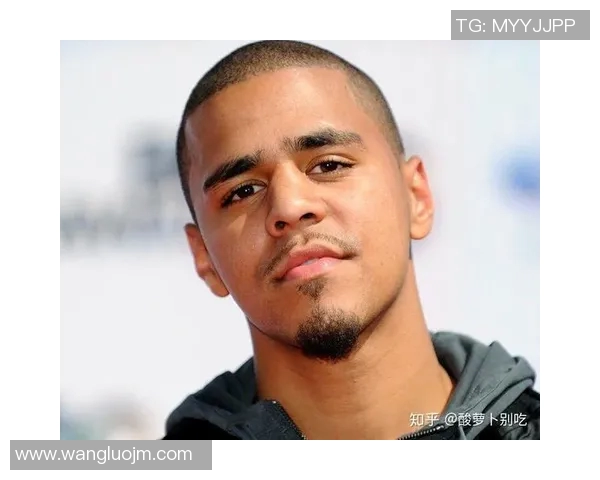 黑人足球明星贝克的生平成就与职业生涯全景解析