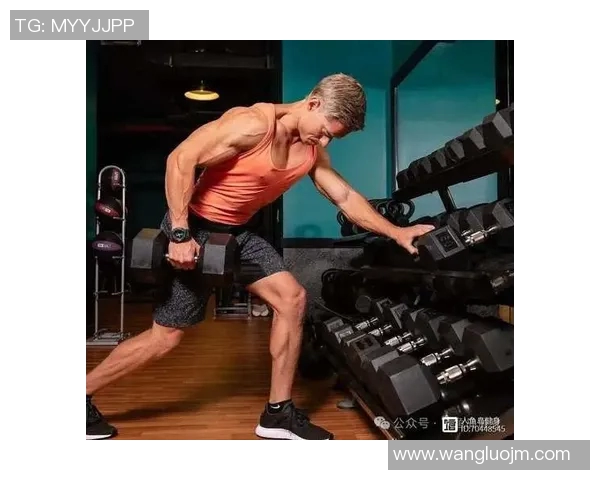 全面解析哑铃练背技巧与动作大全助你打造强健背部肌肉